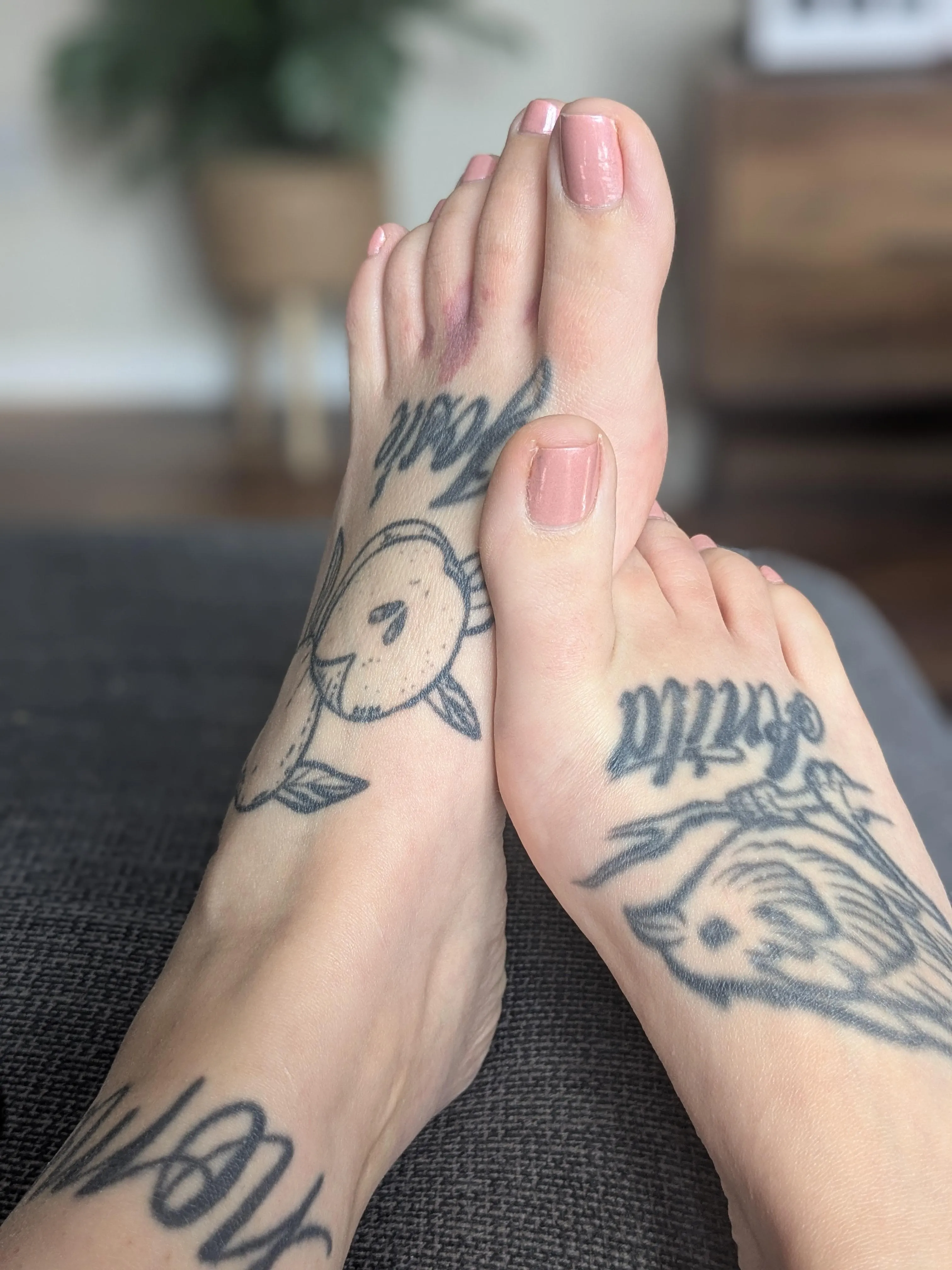 My feet are waiting to be worshipped