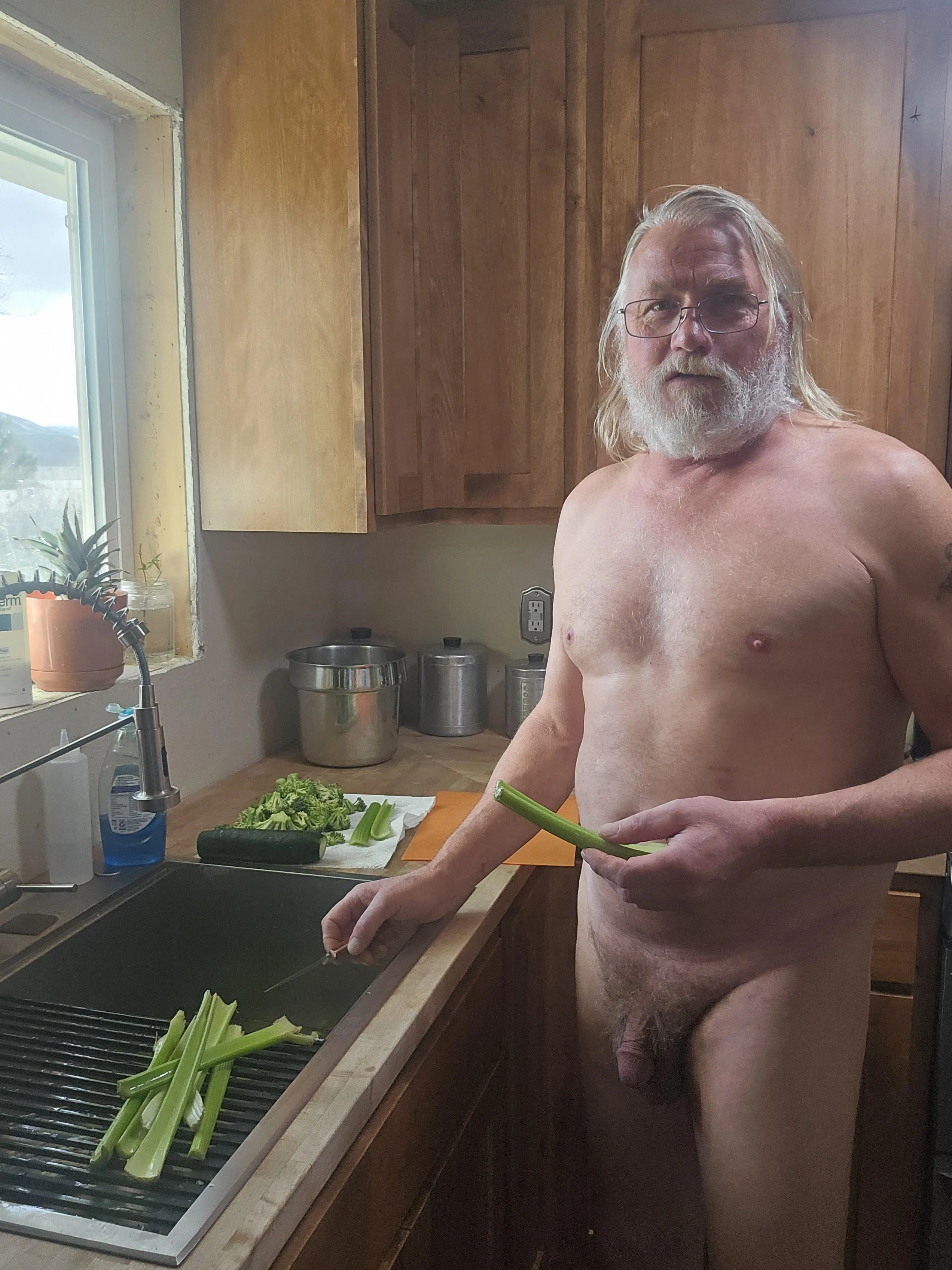 Prepping vegetable snacks