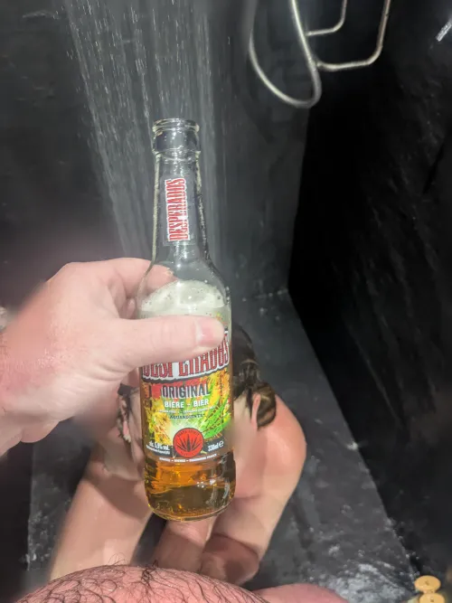 Showerbeer blowjobs are peak happiness