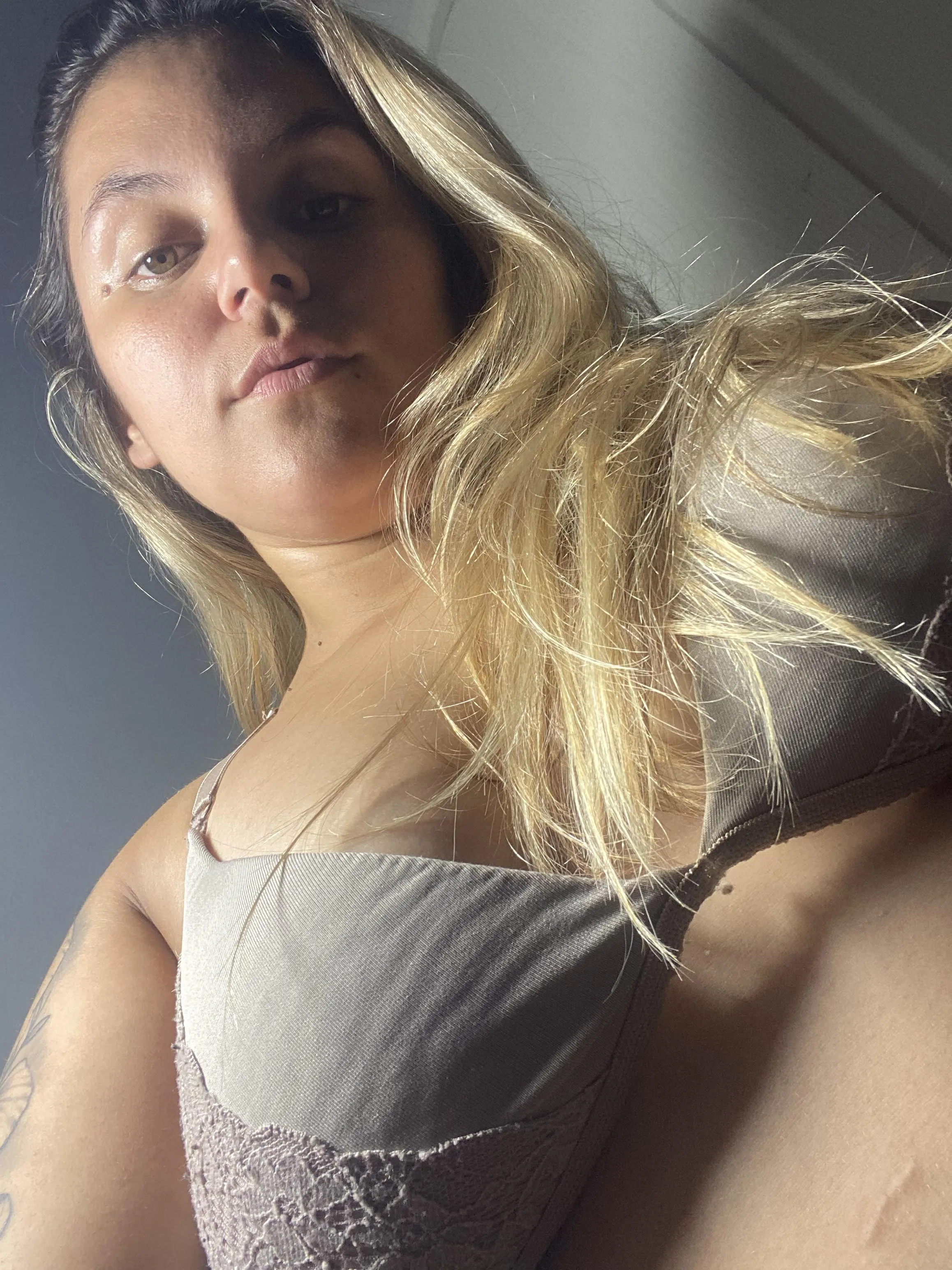 We love to play together secretly tell your wife about your infidelity and let's play the three of us