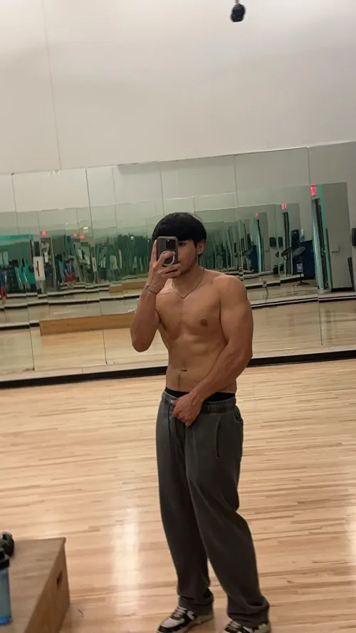 2 hung and fit bulls looking for couple or hotwifes READ MORE