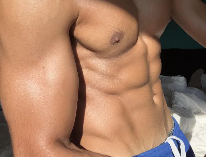 23 [M4F] hung fit arabic looking for fun