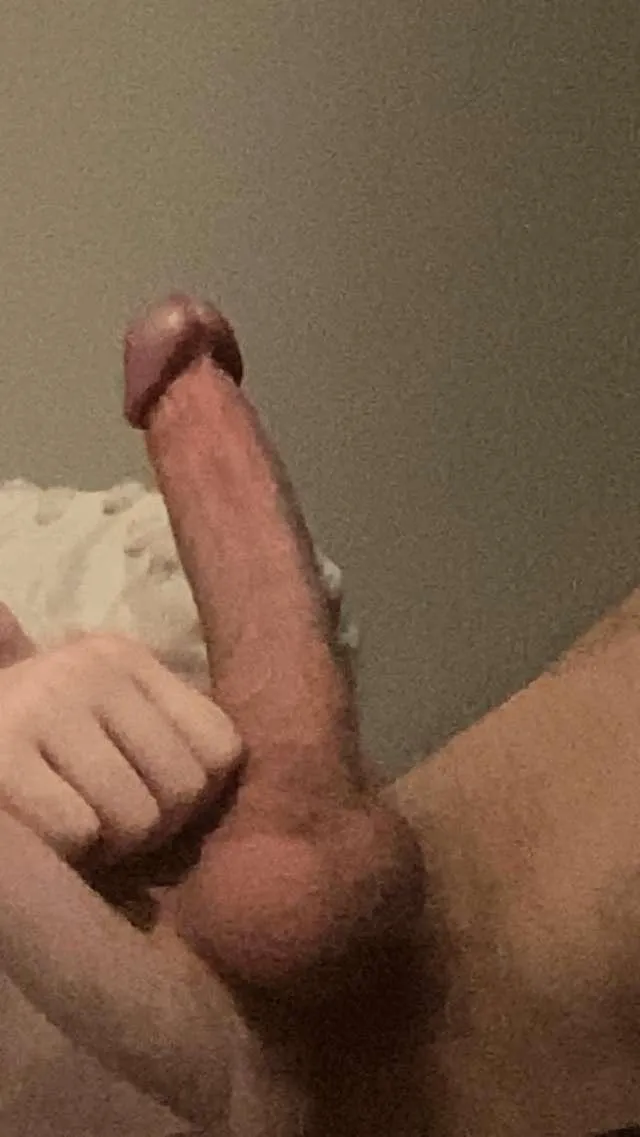 [24 M4F] Looking for someone to chop down my morning wood