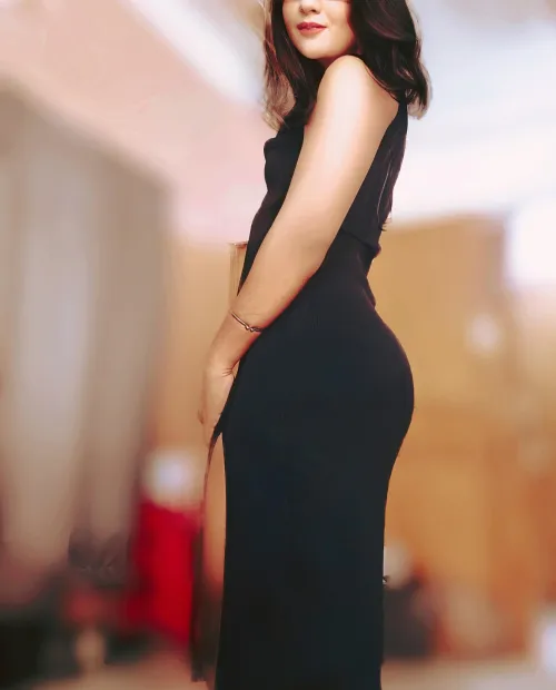 Appropriate dress for a date ?