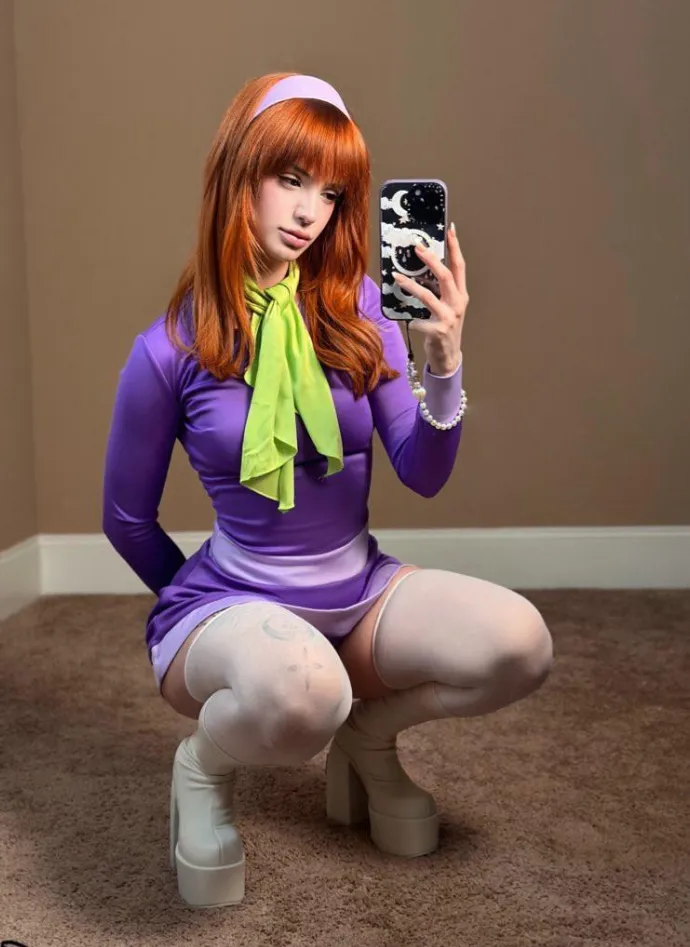 Daphne from Scooby-Doo by LeesiBB