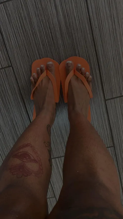 Due for a pedicure 🤔👣My pretty feet deserve pampering 🥵 Don’t ya think the French tip looks good on me?!