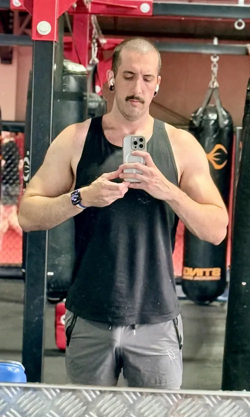 Got a few looks at the gym today in my new workout gear