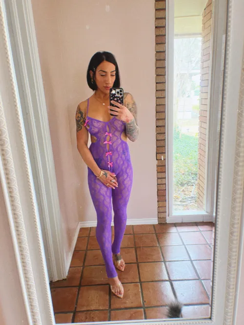 Hello Friday.  Goodnight Friday.  Weekend is here!!  💜 dm me your pics and age!