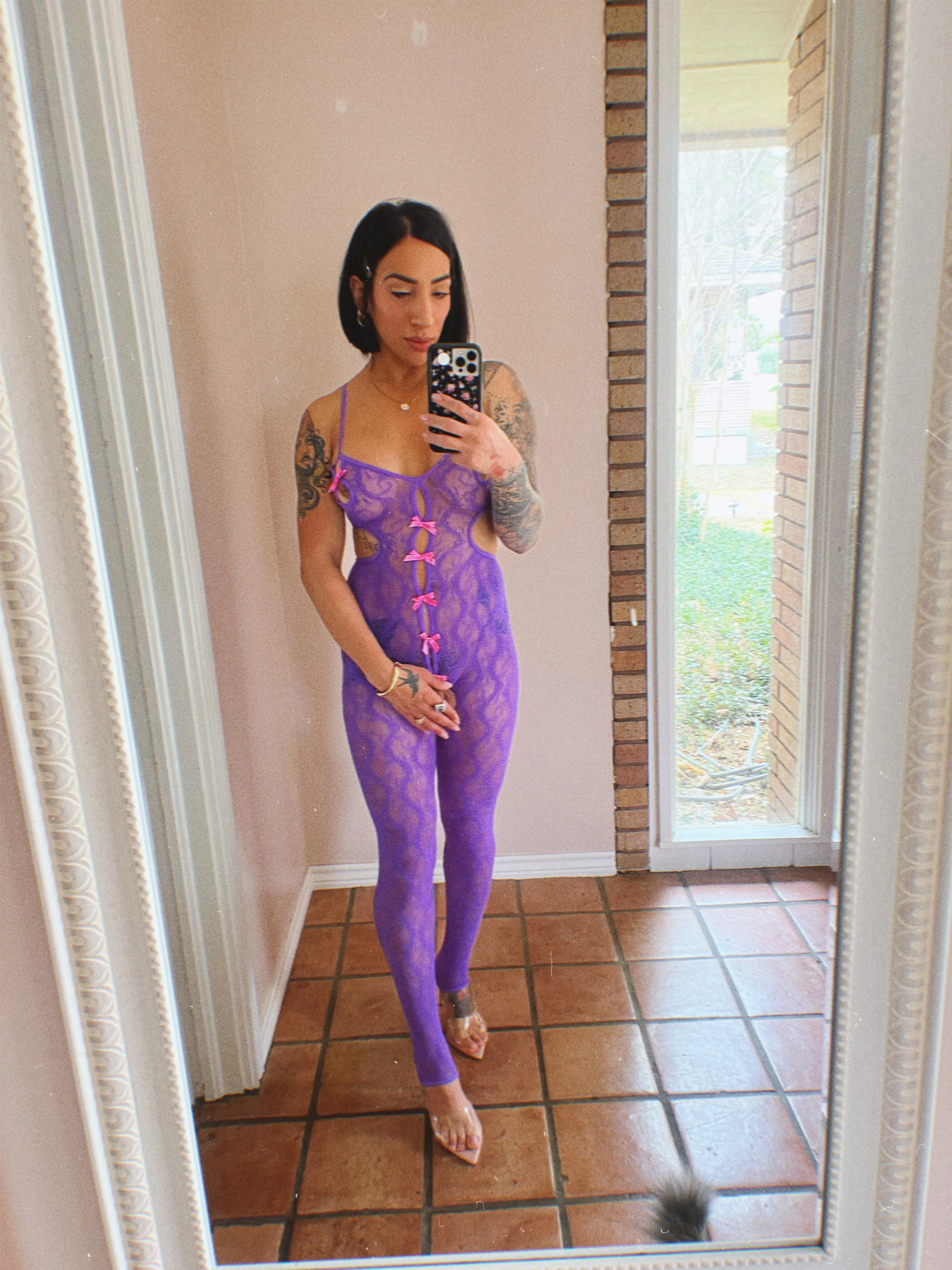 Hello Friday.  Goodnight Friday.  Weekend is here!!  💜 dm me your pics and age!