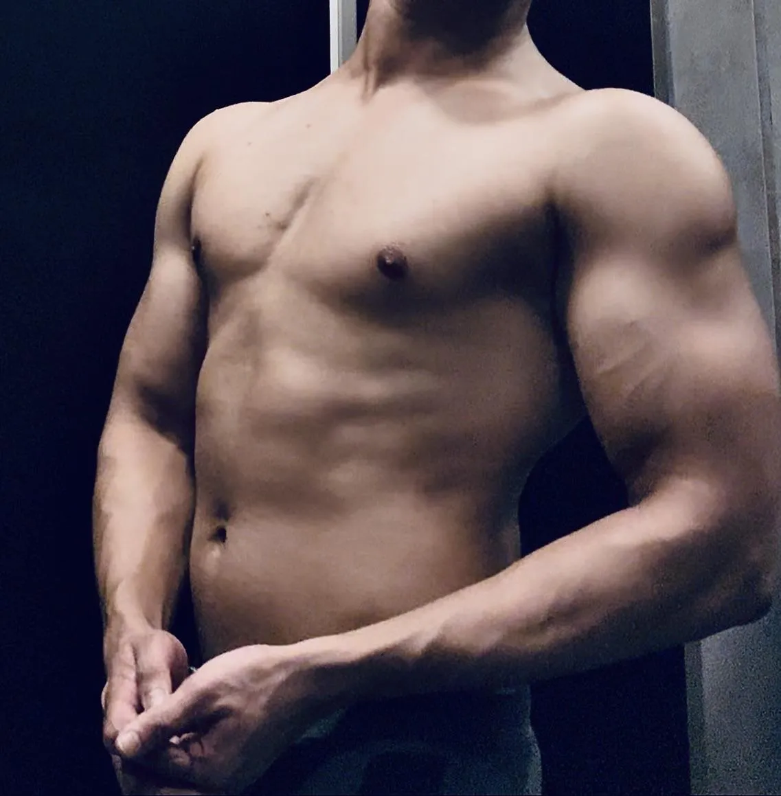[M] Anyone wants to experience a good fuck session a gymrat?