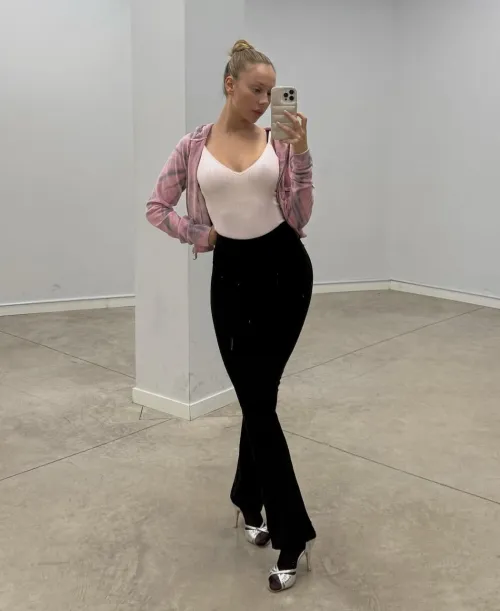 Mirror selfie | IG March 2025