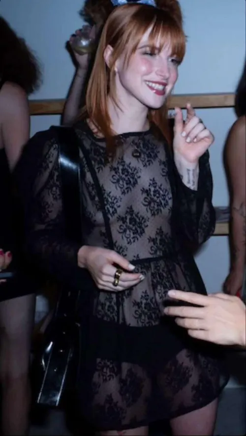 That smile... those lips. I'm crazy.