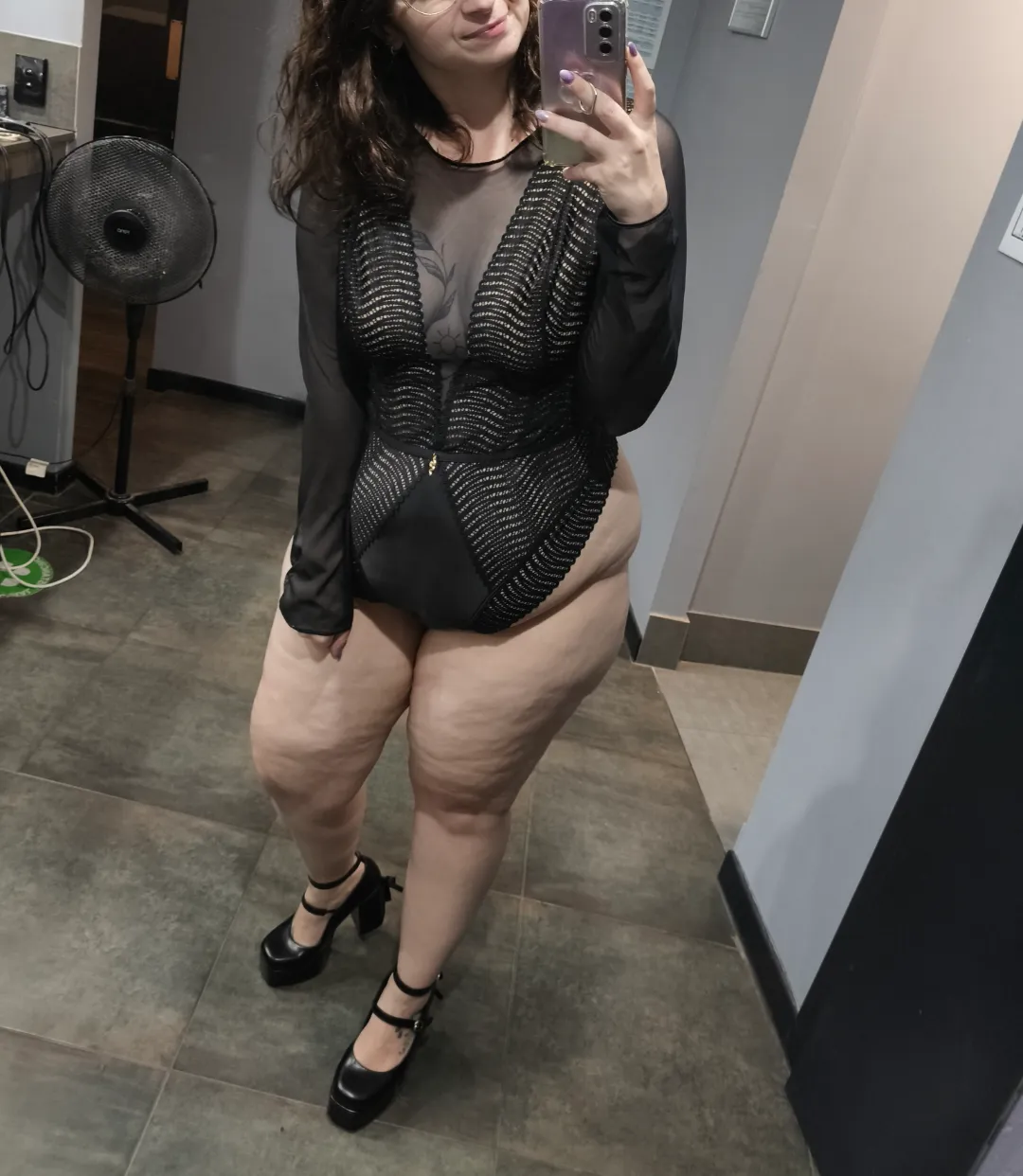 Who doesn't love a curvy girl, am I right?