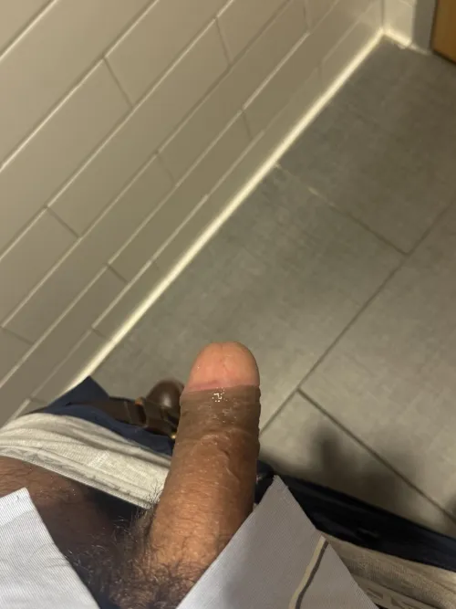 [27] [M4F] looking for something casual. One time thing or fwb. Physical attraction is important for me. I’m slim Latino with glasses. Got nsfw pics on page. Looking for petite/average women that’s down to have some drinks or just come over. Please s