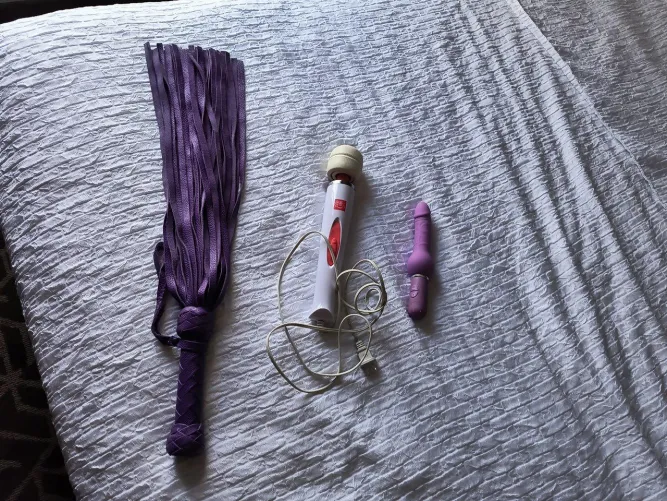 44 [M4F] 21054 - Big, Strong, Bearded, Tattooed, Dom looking for a fun female to play with.