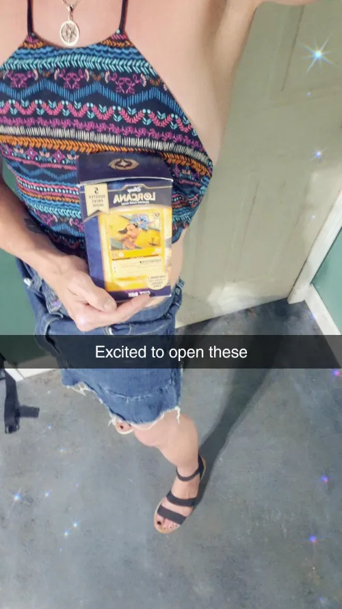 Any other sissies or femboys wanna open packs with me?