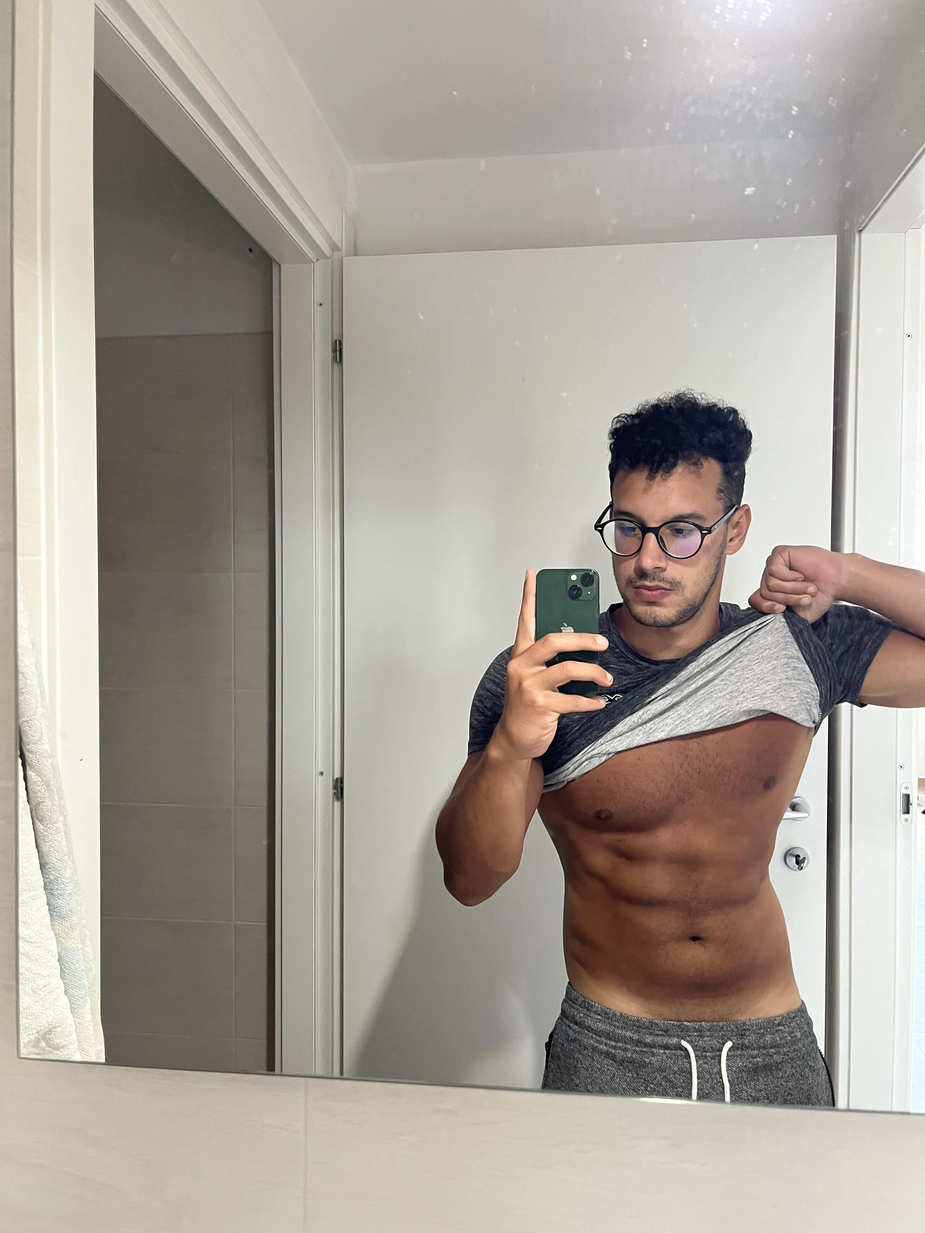 Big brown guys lovers are u here