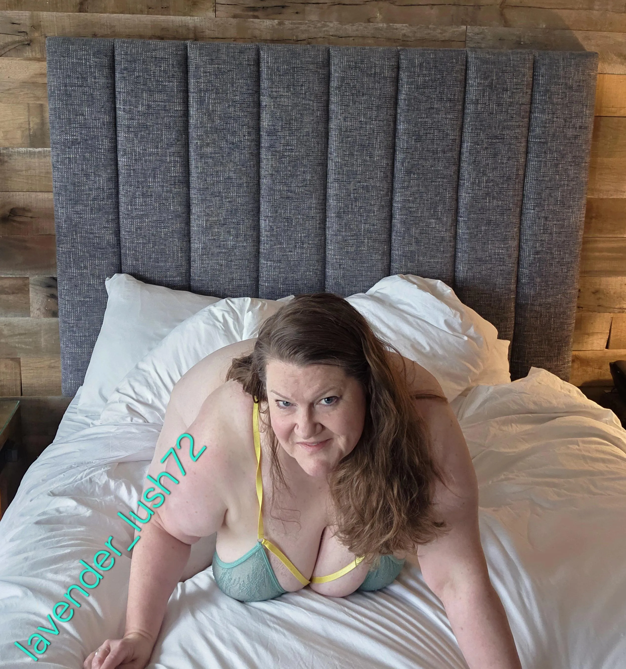 Crawl into bed with me 😈 [F52]