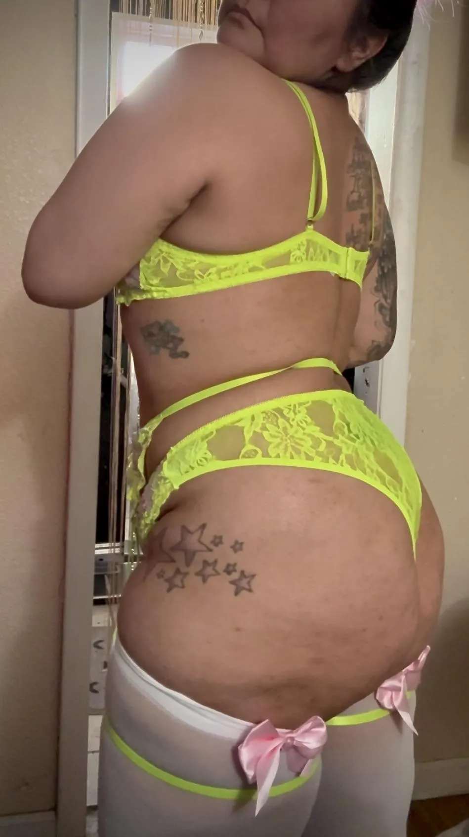 I love this pink and yellow set. Now I just need your hands all over my body