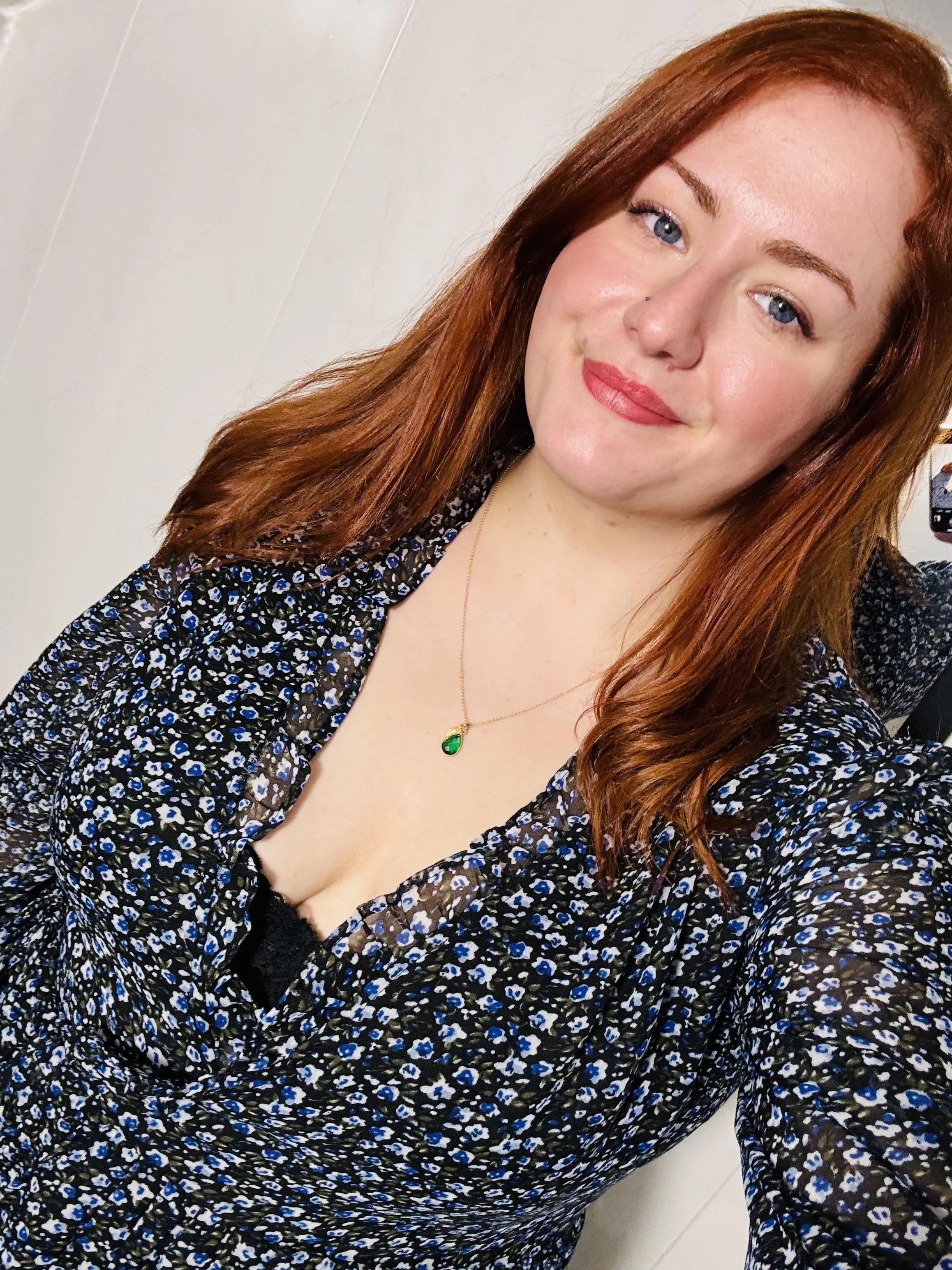 If only you could slip your hand under my dress whilst you’re with your wife 🤭