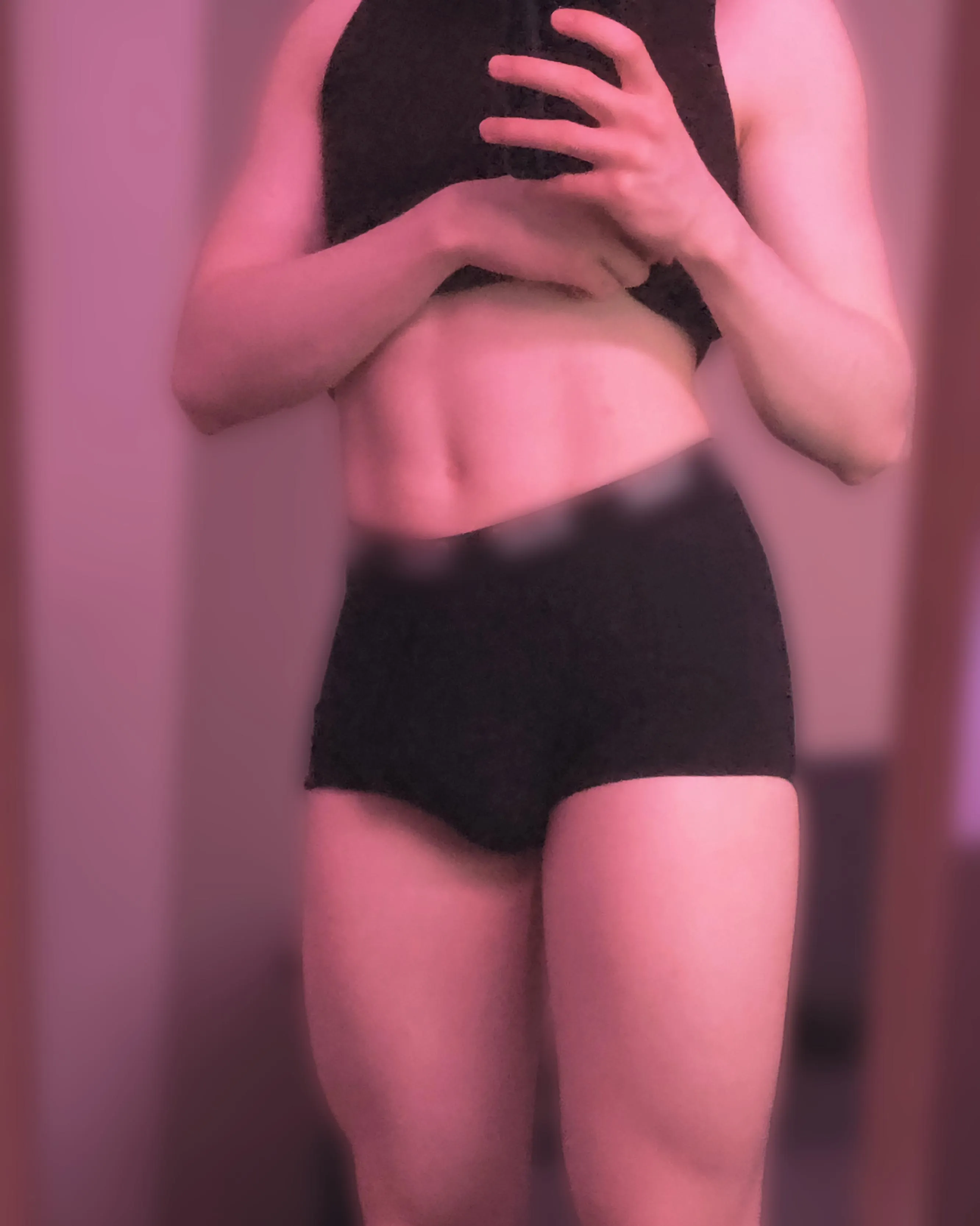 Some post workout tummy before I fill it up with food >:3