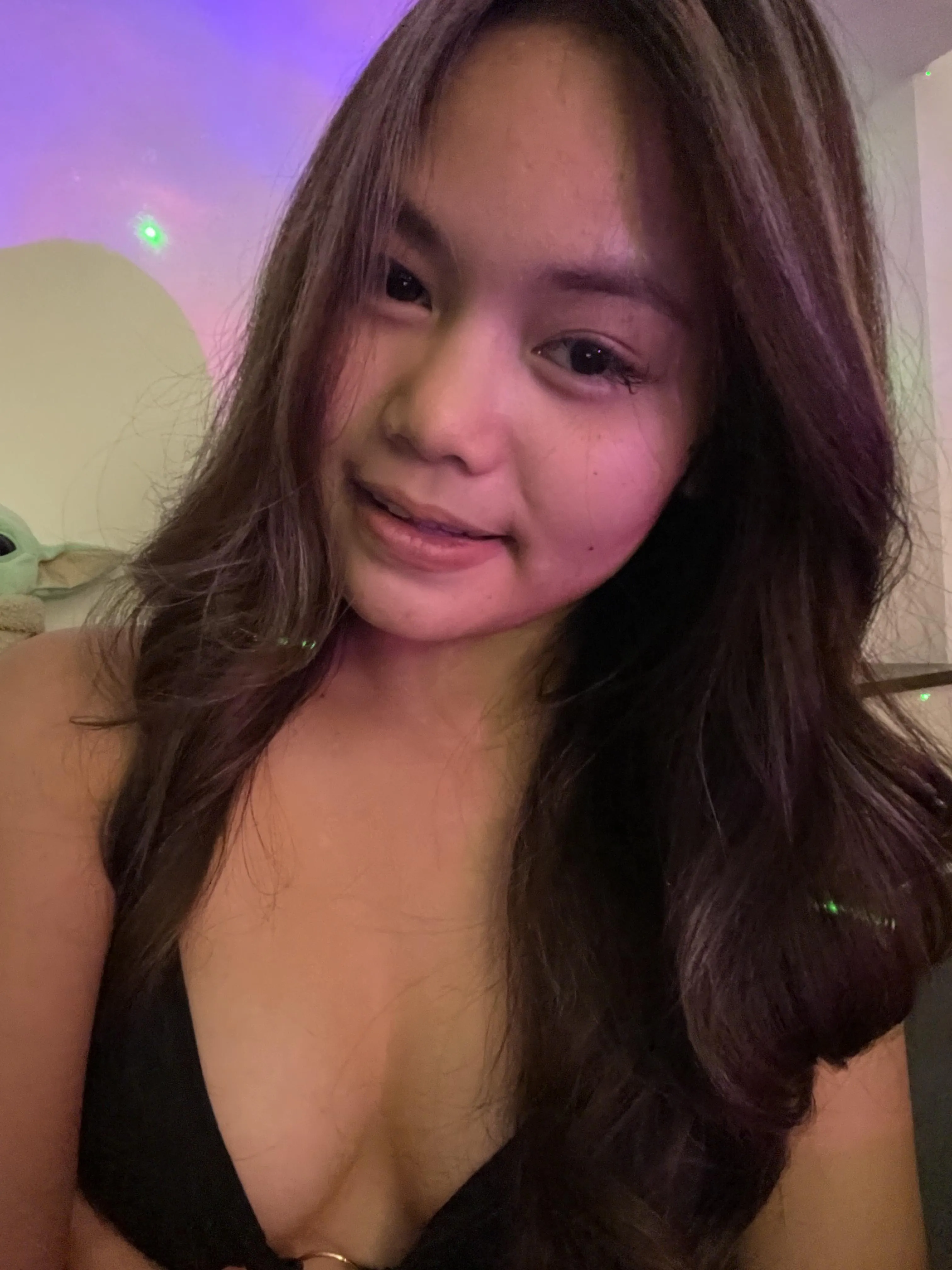 would u cheat on ur gf with me?