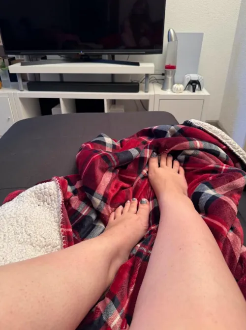 Your tongue should be on my feet