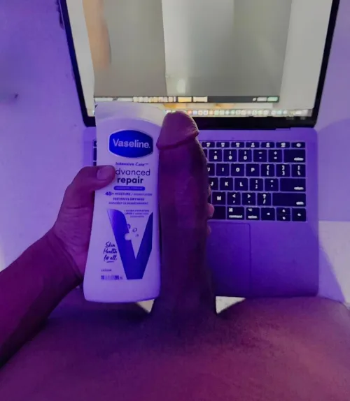 [21] [M4F/FM] [ATL/NYC] Whose wife thinks she can handle my backshots?