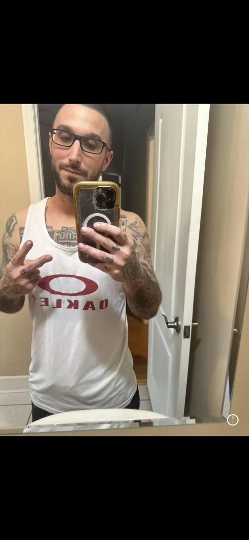 35m [M4MF] looking for first hotwife experience.