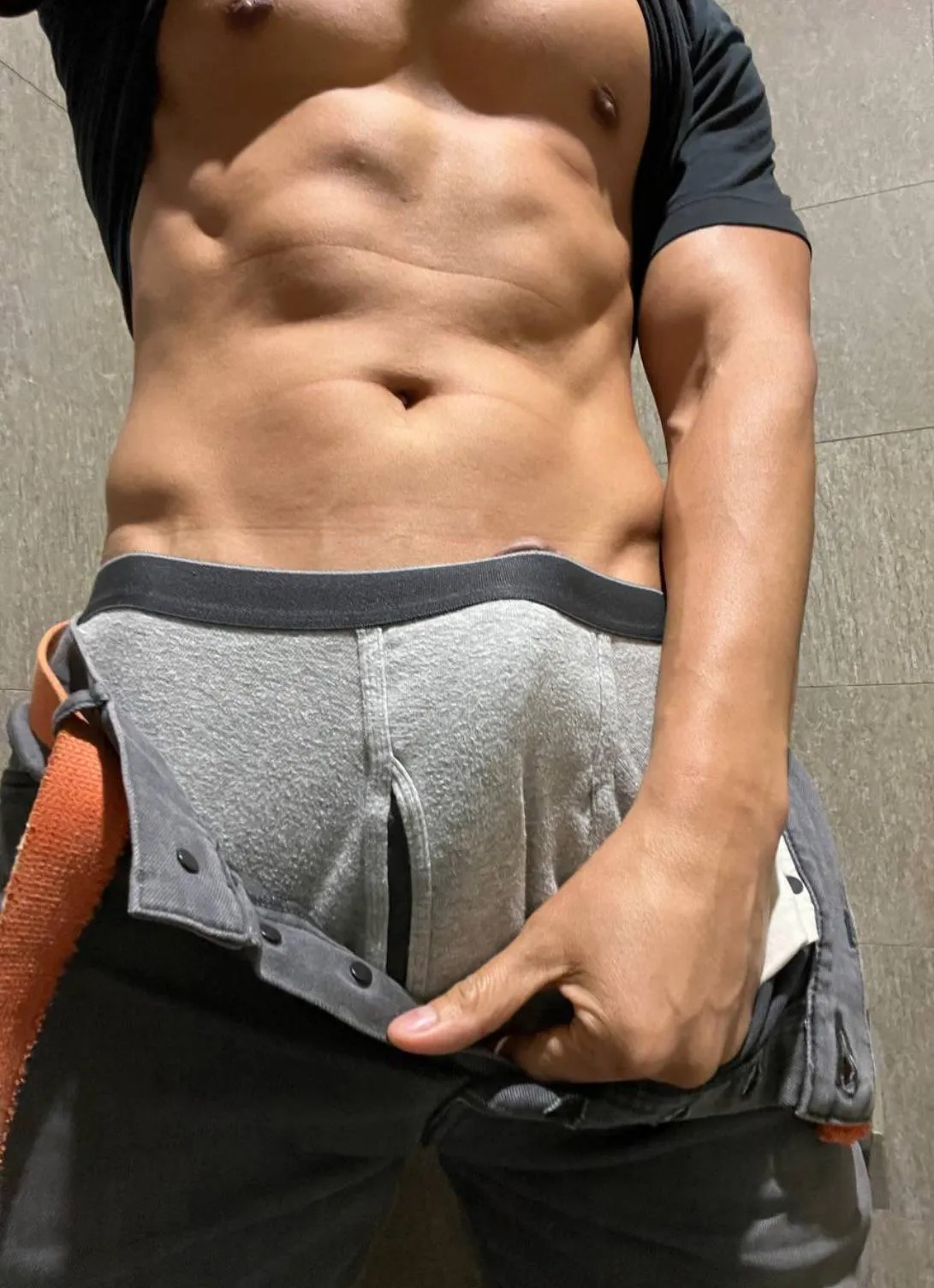 38 Straight former college athlete and fitness model near UT. Real person, real pics. Prefer one on one 🙂