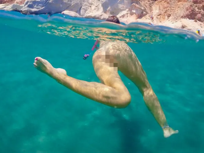 Hello! Nude diving at beach