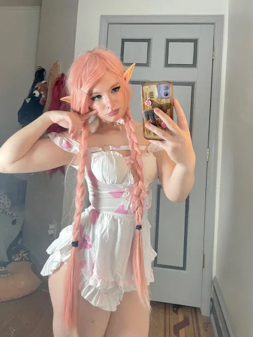 just a playful elf girl who luvs a good stripping game ;)