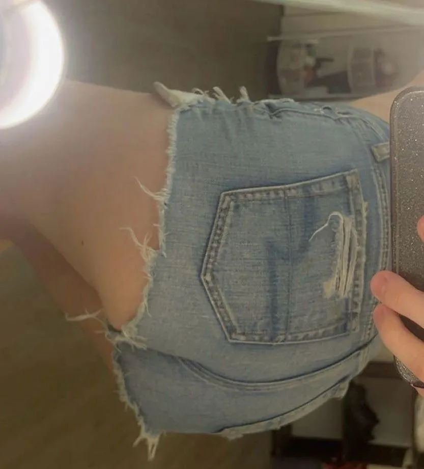 Just me in my little Jean shorts chillin :33🖤