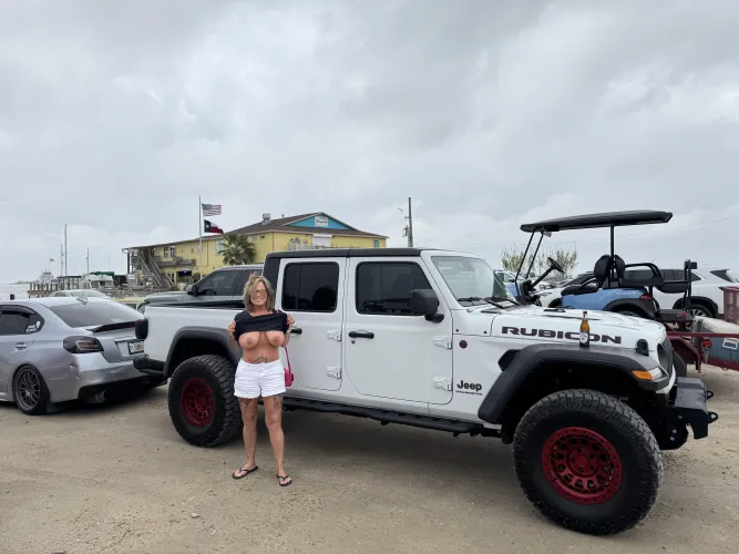 MILF and her Jeep