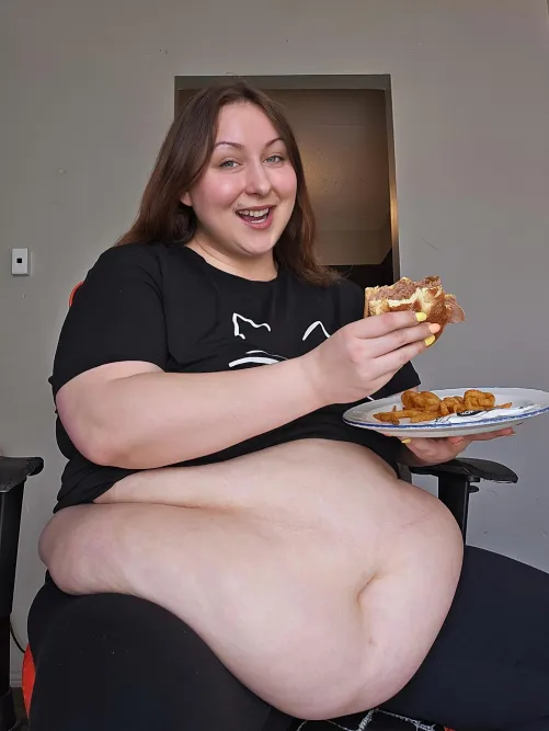 No thigh gap, no problem—just plush softness everywhere 🧡