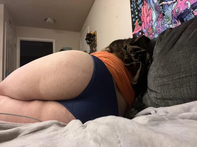 You roll over and see this, what’re you doing?😈