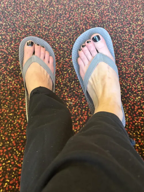 Bet you're so excited for flip flop weather