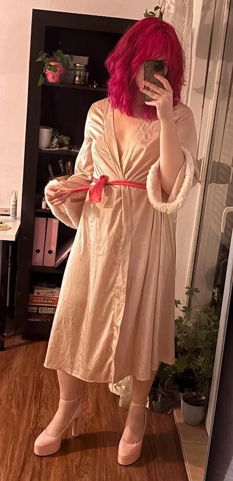 First time posting in here, I hope you're all okay with pink-haired trans girls in pink nightgowns and pink heels ;)