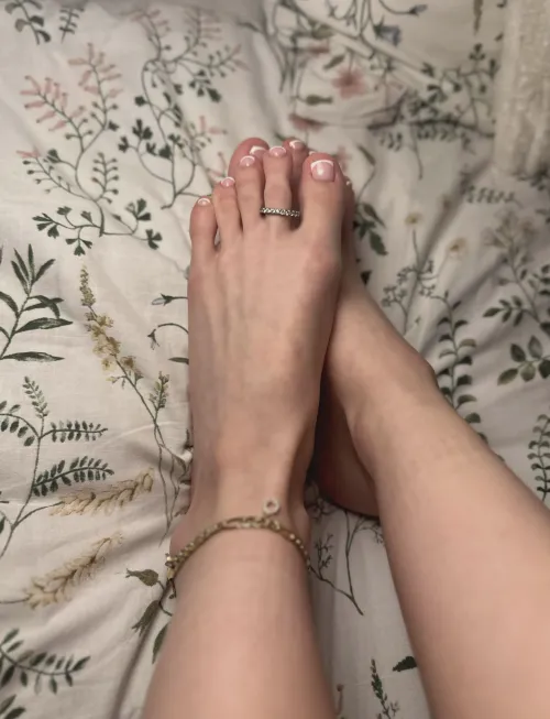 how badle you wanna suck my sweet toes