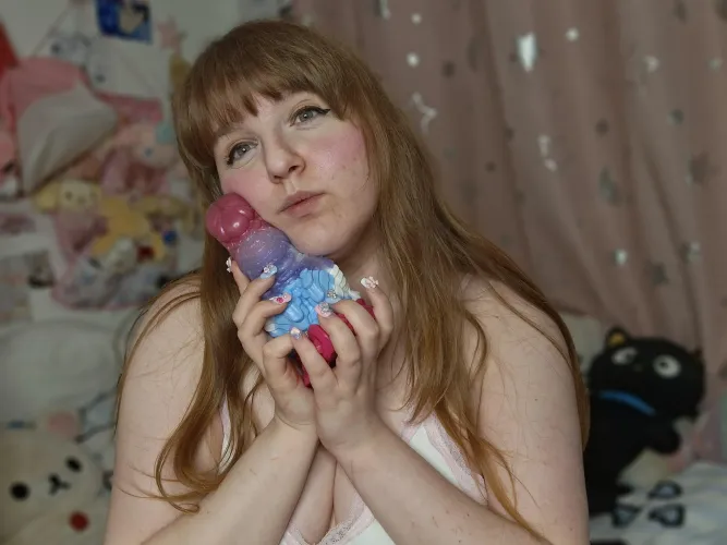 I love the girth on this toy <3