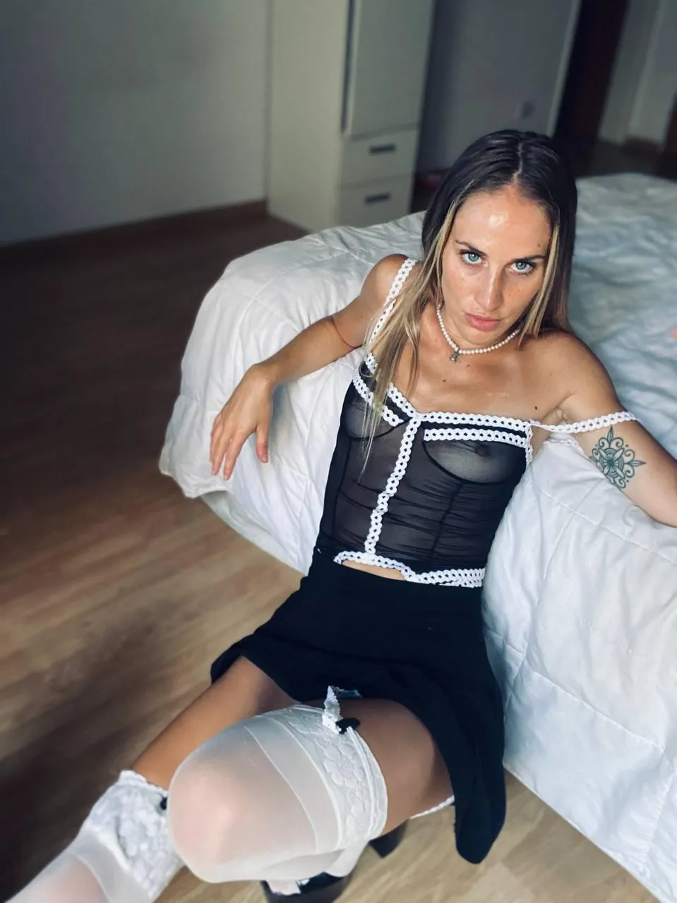 J'ai f19 ans, sois honnête avec moi, est-ce impossible pour quelqu'un d'aussi moyen que moi d'être ta salope ?