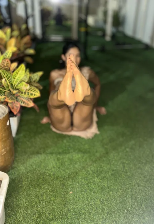 Lick my toes for a good Monday