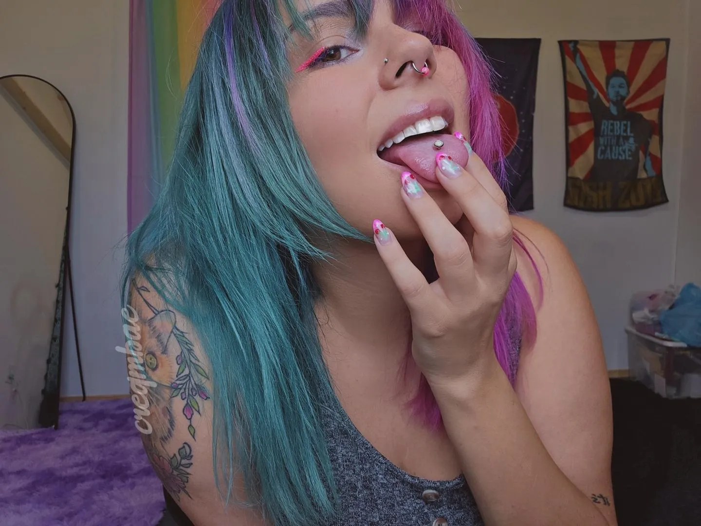 Loving the way my hair and nails and makeup all match!