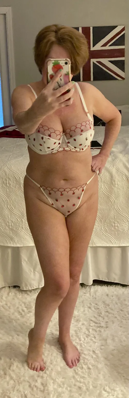 The strawberry bra🍓