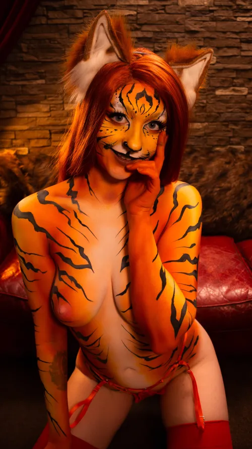 I hope you like this Tiger design I body painted on myself! (Em Yang)