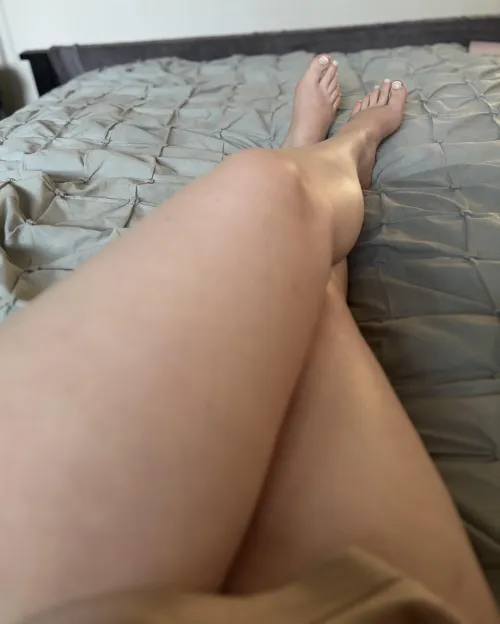 Drool over my perfection as you fall deeper under my control 💋