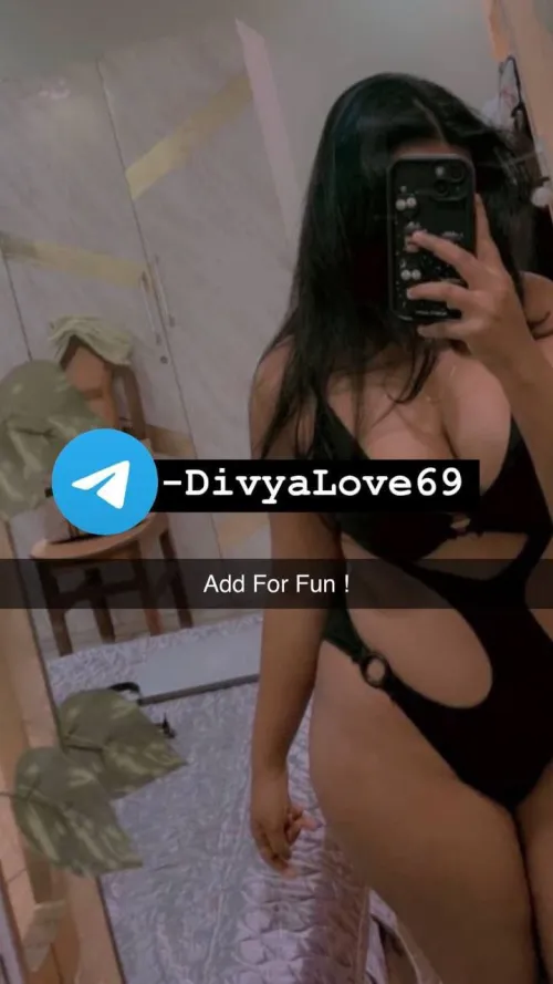 F21 I may not be a hottie but I thought you might enjoy these tits. Do you think I’m hot enough Daddy?  (F21)