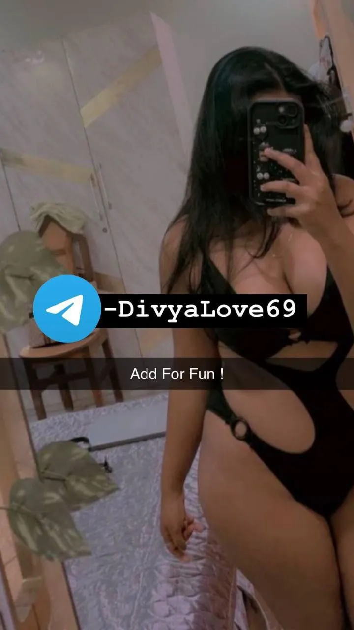 F21 I may not be a hottie but I thought you might enjoy these tits. Do you think I’m hot enough Daddy?  (F21)