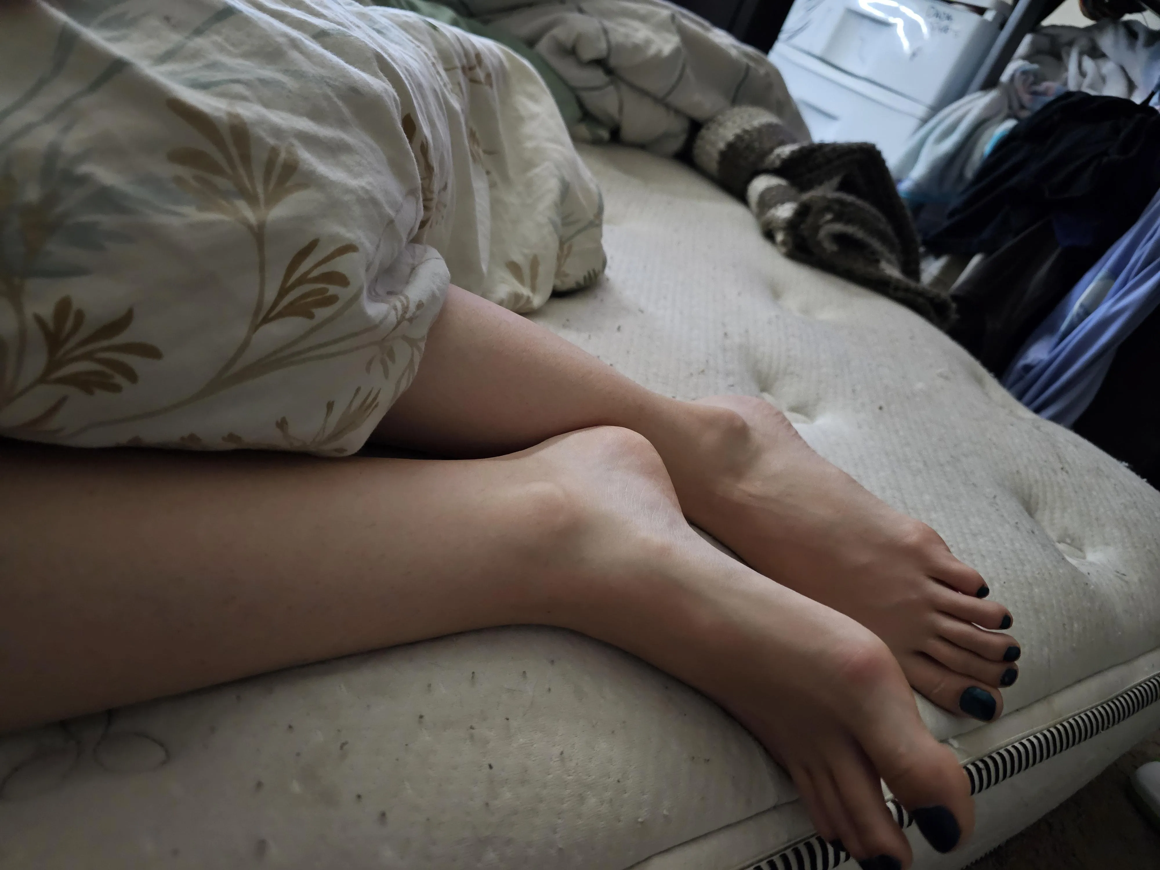 Someone to come rub my feet with warm and respectful hands ❤️
