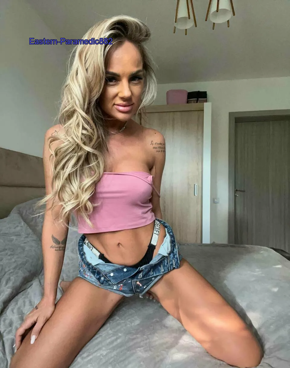 Admire sexy lingerie peeking through casual jeans. What a view.